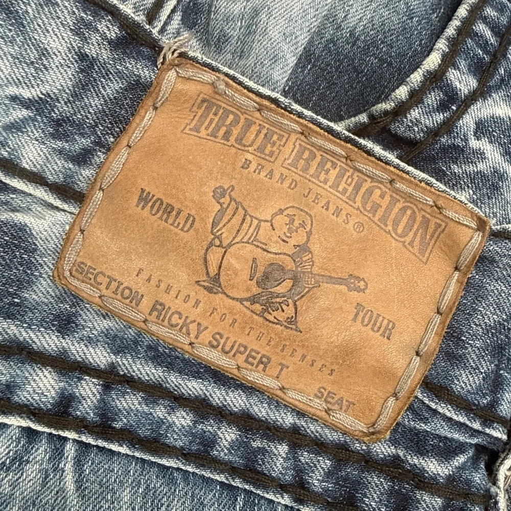 True Religion Ricky Super T Straight Leg Jeans Mens Size 33 Whiskered Wash USA